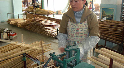 竹四つを組み合わせて、内側に掛かりが出ないように研磨する。