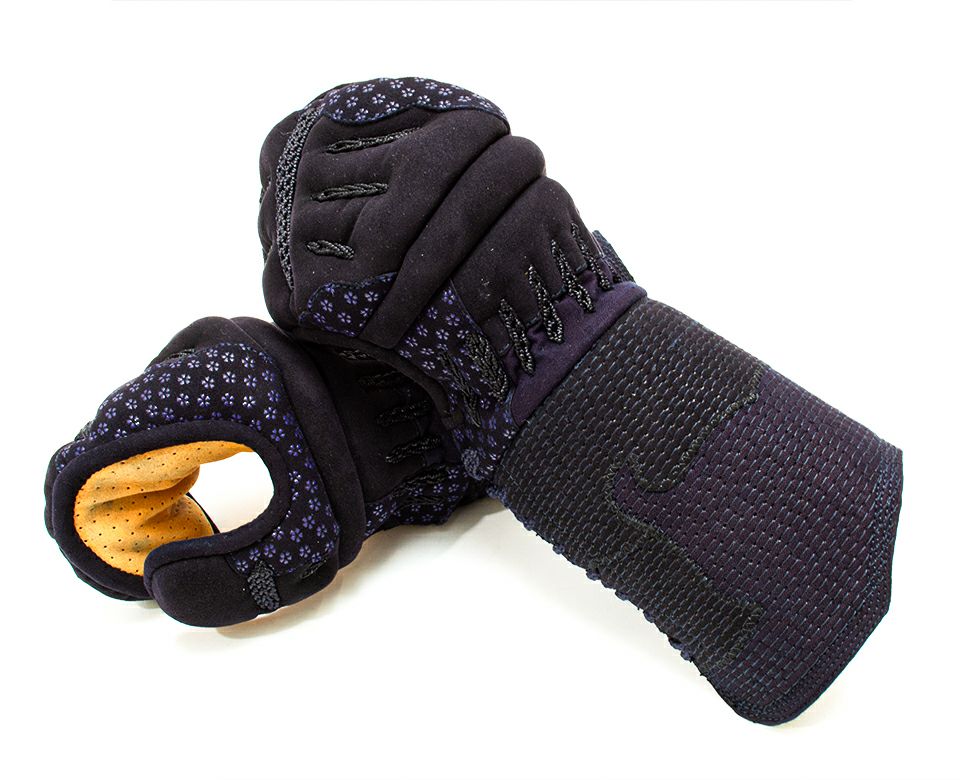 【防具セレクト対象商品】「源龍(げんりゅう)」3ミリ人工革フィットステッチ防具 甲手 紫小桜柄【小手・ミシン刺･機械刺】