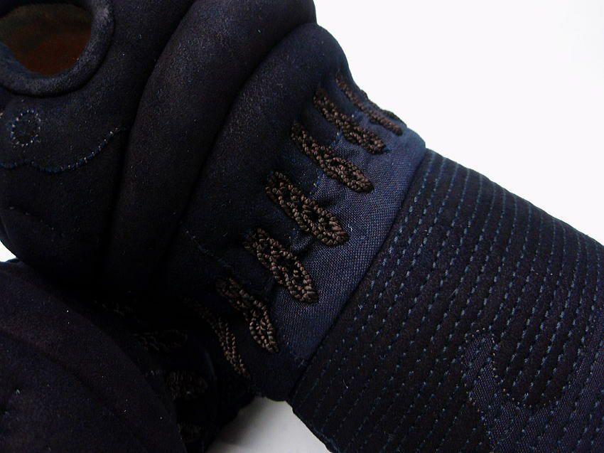 「源心(げんしん)」6ミリ紺鹿革ミシン剣道防具甲手【剣道防具・小手・篭手】【ﾐｼﾝ刺･機械刺】